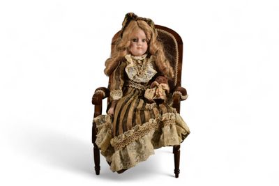 Poupée tête, mains et jambes en biscuit de porcelaine.