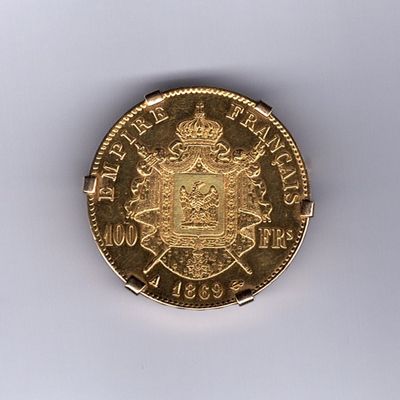 l'image d'une pièce d'or ornée d'une couronne