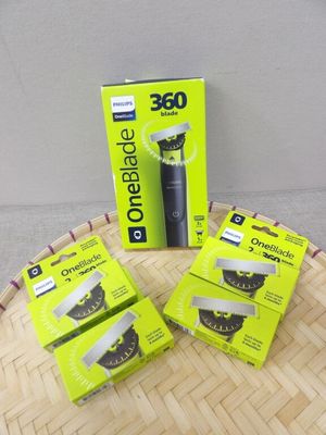 trois boîtes de brosses à dents posées sur une table en bambou