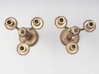 Paire de candélabres en bronze ciselé et argenté à décor de … (photo 5)