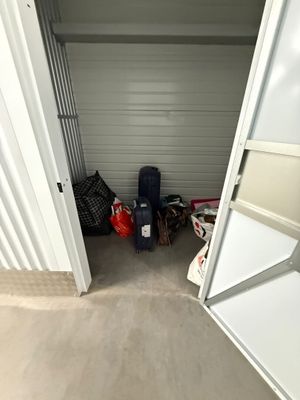 BOX composé de : 2 valises de vêtements femme et de chaussur…