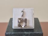 pendentif carré en argent sterling, orné d'une étoile posée sur un bloc de marbre