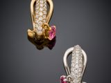 une paire de boucles d'oreilles à clip en diamants et rubis