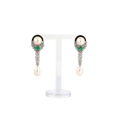 Travail contemporain Paire de pendants d'oreilles dans l'est…