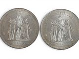 deux pièces d'argent sur lesquelles figurent l'effigie d'une femme et d'un homme