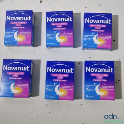quatre boîtes de Novantut à mâcher, à mâcher, à mâcher, à mâcher, à mâcher, à mâcher, à mâcher, à mâcher, à mâcher, à mâcher, à mâcher, à mâcher, à mâcher, à mâcher, à mâcher