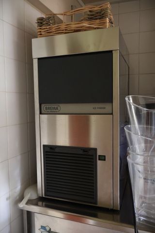Machine à glaçon BREMA