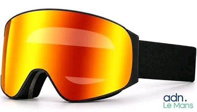 une image représentant une paire de lunettes de ski posée sur une surface blanche
