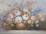 une peinture de fleurs dans un vase sur une table