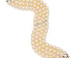 un bracelet en perles de culture et diamants