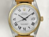 une image d'une montre-bracelet dont le cadran comporte des chiffres romains