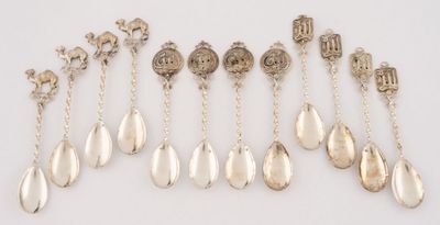 six paires de cuillères en argent et une paire de cuillères en argent