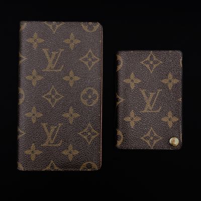 deux portefeuilles Louis Vuitton, un marron et un marron