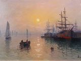 un tableau représentant des bateaux sur l'eau au coucher du soleil