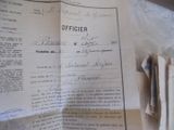 un vieux document sur lequel figure la photo d'un homme et son nom
