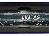 une boîte contenant un train, sur fond blanc