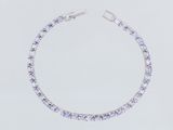 un bracelet en or blanc serti de tanzanite et de diamants