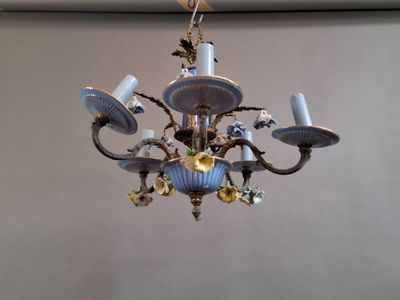 a chandelier that has a bunch of flowers on it