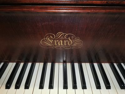 an image of a piano that is sitting in a room