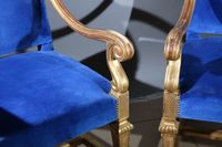 Paire de fauteuils à haut dossier garni en bois et stuc doré… (photo 2)