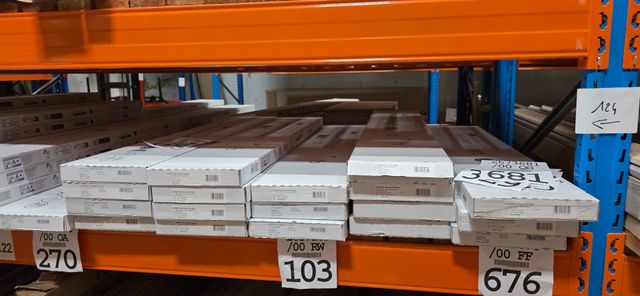 1 ENSEMBLE DE 250 COLIS DE DALLES ET LAMES PVC PLOMBANTES ET A CO