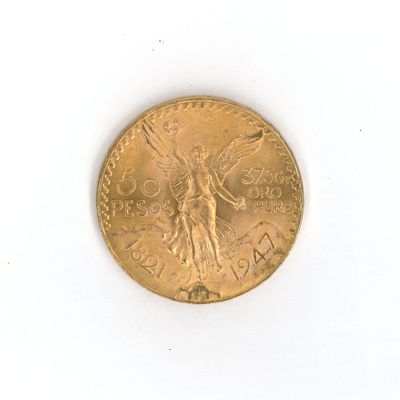une pièce d'or avec l'image d'une femme dessus