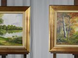 tableau représentant deux chevalets sur lesquels sont posés des tableaux, dans une pièce