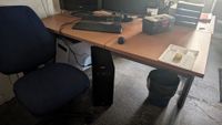 Dans le premier bureau : (photo 2)