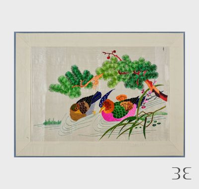 une photo d'un tableau représentant deux oiseaux sur une branche