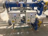 une photo d'une machine posée au sol