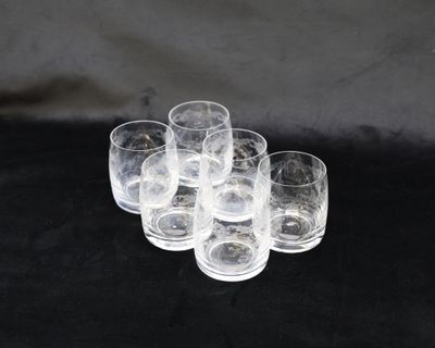 VERRERIE - Réunion de six verres à eau gravés à décor d’entr…