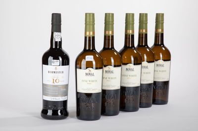 six bouteilles de vin posées les unes à côté des autres sur une surface blanche