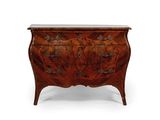 une commode ancienne avec dessus en marbre