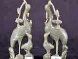 paire de figurines chinoises en jade sculpté représentant des oiseaux et des fleurs