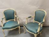 paire de chaises anciennes de style français, avec un revêtement bleu, revêtement bleu, revêtement bleu, revêtement bleu, revêtement bleu, revêtement bleu, revêtement bleu, revêtement bleu