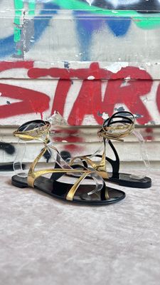 Sandales P.39 A. VAUTHIER en cuir vernis or et strass neuves…