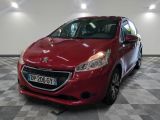 la photo d'une voiture rouge garée dans un garage