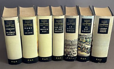 six livres posés sur une table, sur fond gris, avec une photo en noir et blanc