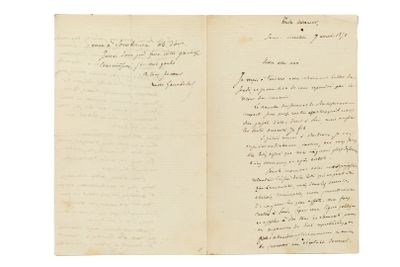 un livre ouvert sur lequel est posée une lettre manuscrite