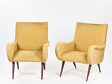 une paire de fauteuils de salon du milieu du siècle, de couleur jaune, rembourrés, rembourrés, rembourrés, rembourrés, rembourrés, rembourrés, rembourrés, rembourrés