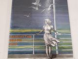 la couverture d'un livre sur laquelle figure une femme debout sur une jetée