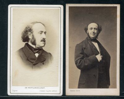 deux vieilles photos en noir et blanc représentant deux hommes barbus