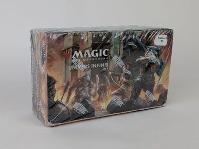 une boîte de « Magic : The Gathering - Les Plans de l'Infini »