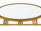 miroir posé sur un support, sur une surface blanche, avec un fond blanc