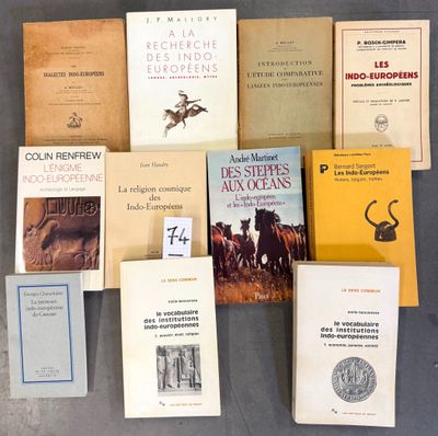plusieurs livres sont empilés sur une table