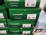 une pile de boîtes vertes empilées les unes sur les autres