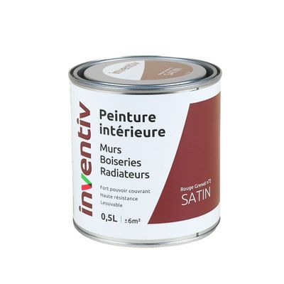 gros plan d'un pot de peinture sur fond blanc