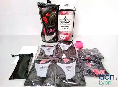 Lot d'équipements pour sports de combat : contient 2 paires …