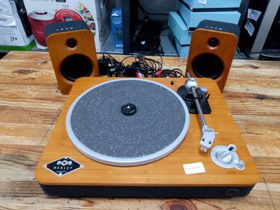 a turntable with speakers and a record player on it