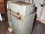 an old machine that is sitting in a garage